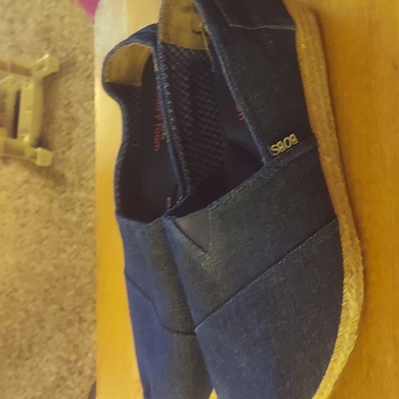 shoes - Picture 2 of 3